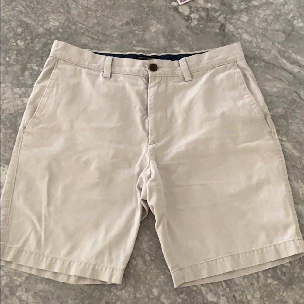 Banana Republic khaki shorts size 32